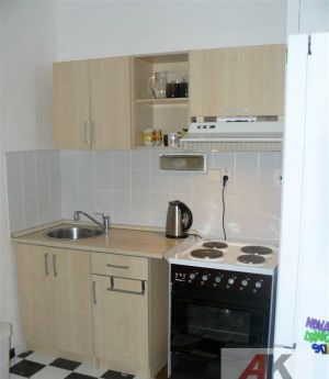 Ponúkame Vám na predaj 2 izbový byt Bratislava-Karlova Ves, Ľudovíta Fullu. 2x l