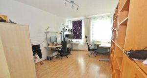 PREDAJ - 2 IZBOVÝ BYT, 60 M2, ZADUNAJSKÁ CESTA - OPROTI INCHEBE, TEHLOVÝ DOM Z R