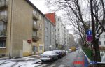 Veľký 2 izbový byt na Osadnej ul v širšom centre, 2 neprechodné izby, zariadený,
